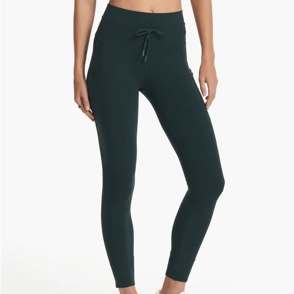 Vuori Daily Pocket Legging- Grass - Picture 3 of 3